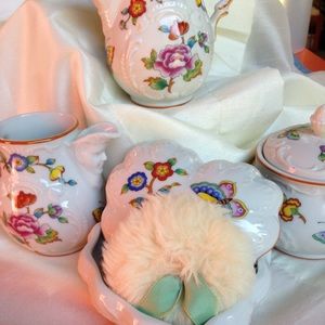 Estée Lauder Chinoiserie Porcelain Collection